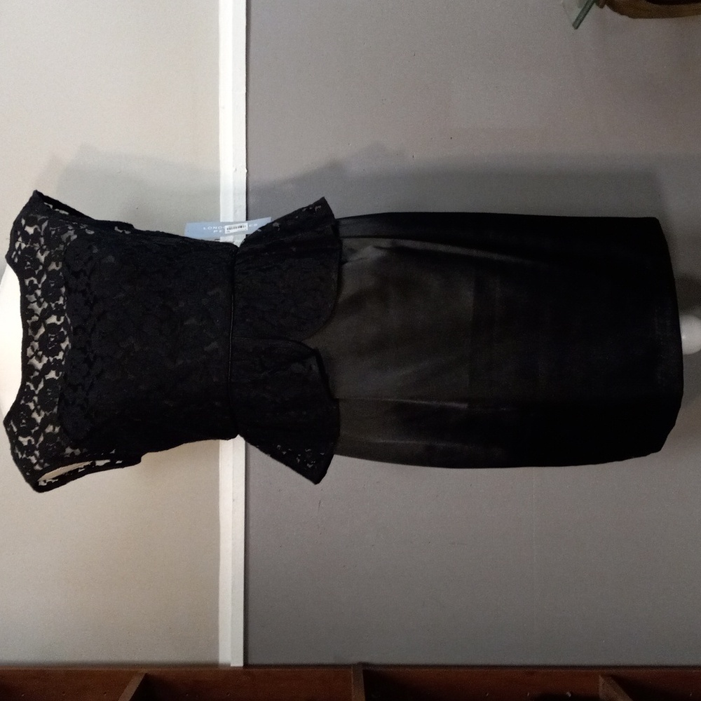 London Times Petites Black, Sleeveless, Lace Top, Zip Back Beautiful Dress
